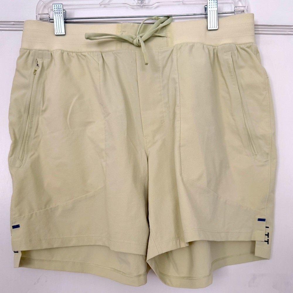 Lululemon license to train yellow shorts men’s L